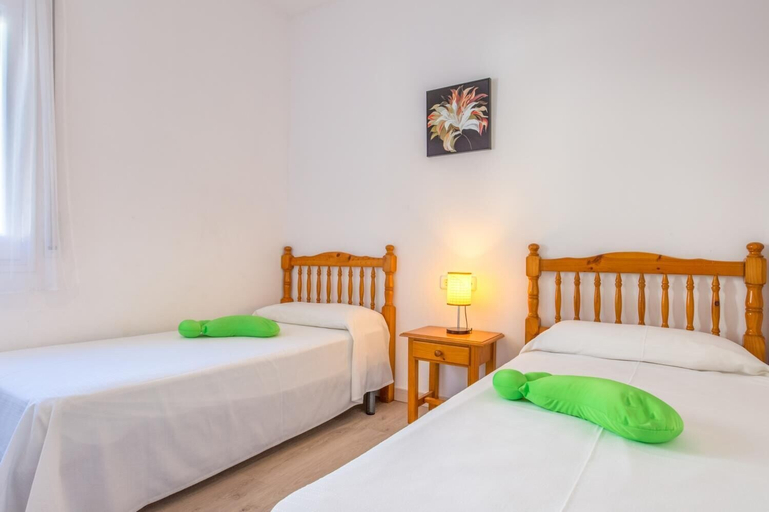 Room 5, Blanch in Llafranc With 5 Bedrooms and 2 Bathrooms, Girona