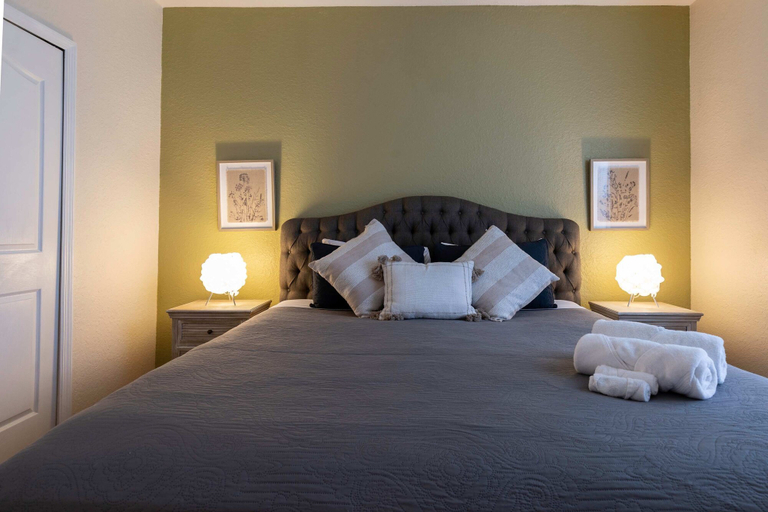 Room 4, Dreamy Apartment Just 15 Minutes From Disney, Osceola