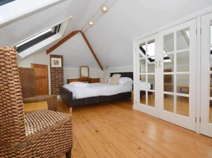 Room 5, 4 Bed House-Sleeps 8-Parking-Pets-MarinaSeaView, Torbay