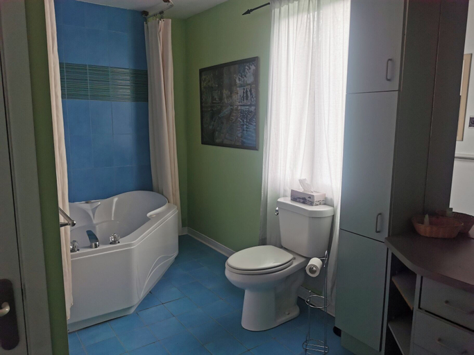 Bathroom 3, auberge du vieux foyer, Les Laurentides