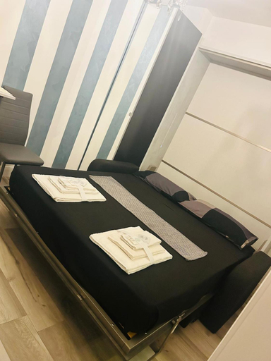 Others 5, CHAMBRE BON BON, Ascoli Piceno