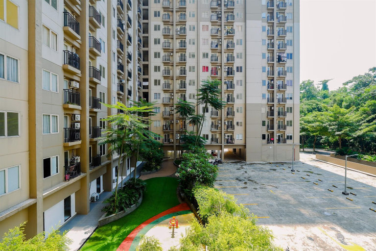 Exterior & Views 2, Comfy 1BR with Extra Room Podomoro Golf View Apartment, Bogor