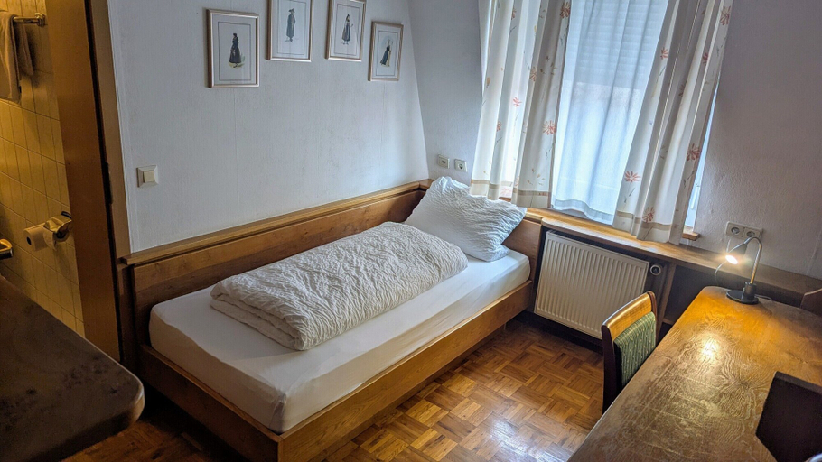 Bedroom 4, Gasthof Hotel Rose, Würzburg