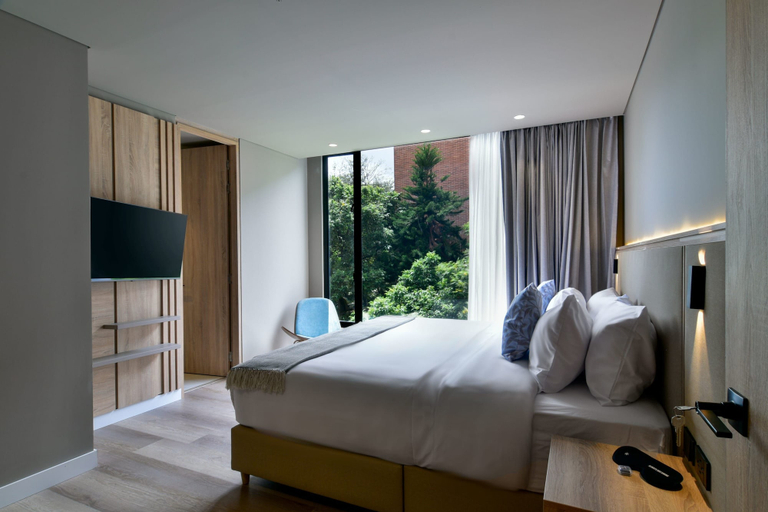 Room 3, w Resplendent 1BR w Modern Balcony in Unicentro, Santafé de Bogotá