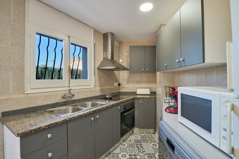 Room 3, Tordera 18 in Lloret de Mar, Girona