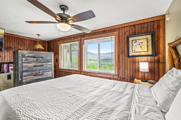 Room 2, Sleeps 4 Hot Tub Indoor Pool Mountain Views, Sevier