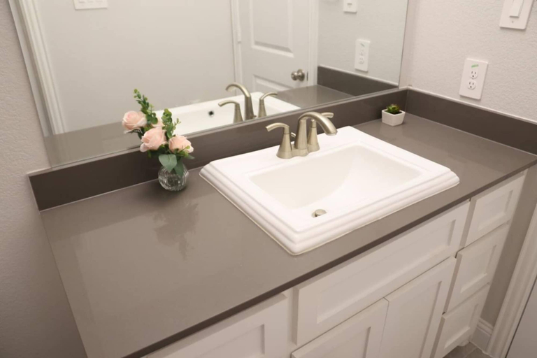Room 5, Spacious Home w Putting Green -for Extended Stays, Rockwall