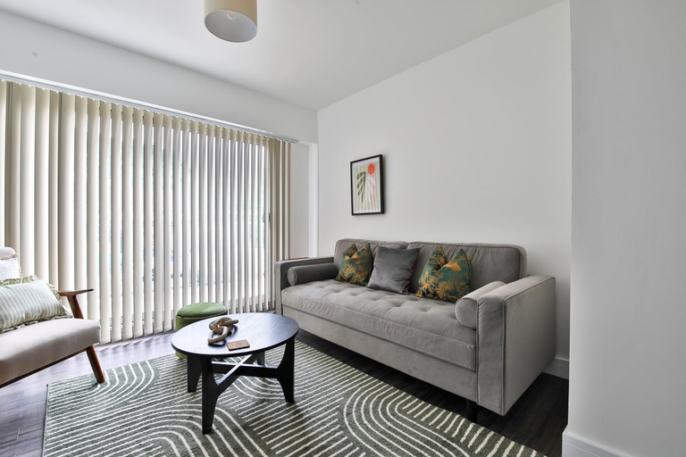 Others 5, Centrally Located 2Bed Flat With Balcony & Parking, Cardiff