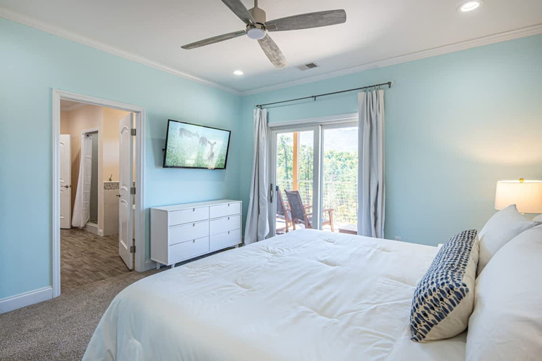 Room 5, Sleeps12 Pet Friendly 2 Hottubs Views Full Kitchen, Sevier