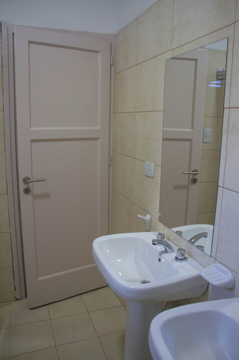 Bathroom 4, Sin Fin Hostel, Capital