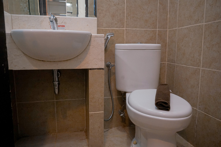 Bathroom 5, Warm and Minimalist Studio (No Kitchen) at Great Western Apartment By Travelio, Tangerang