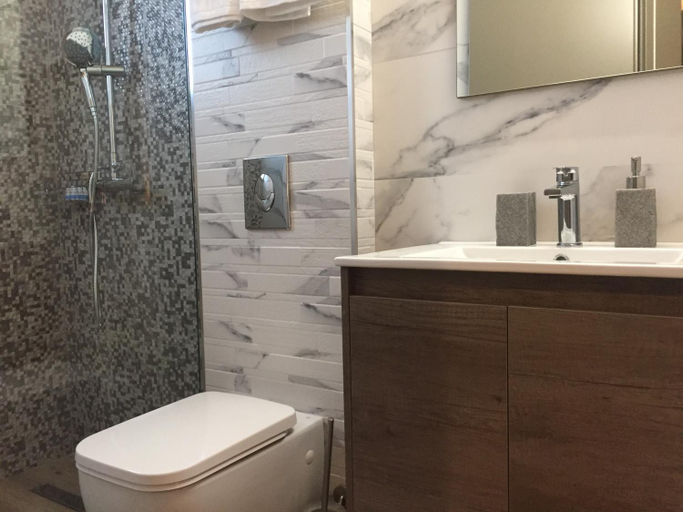 Bathroom 2, First House, Vlorës