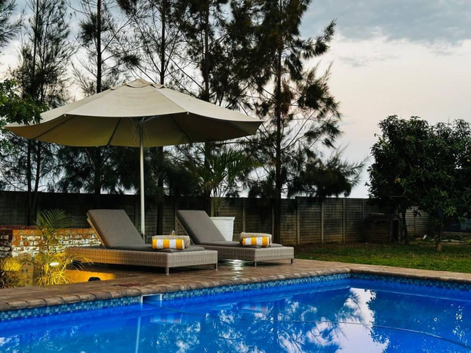 Room 5, Stunning 2 bed With Pool - 2275, Harare
