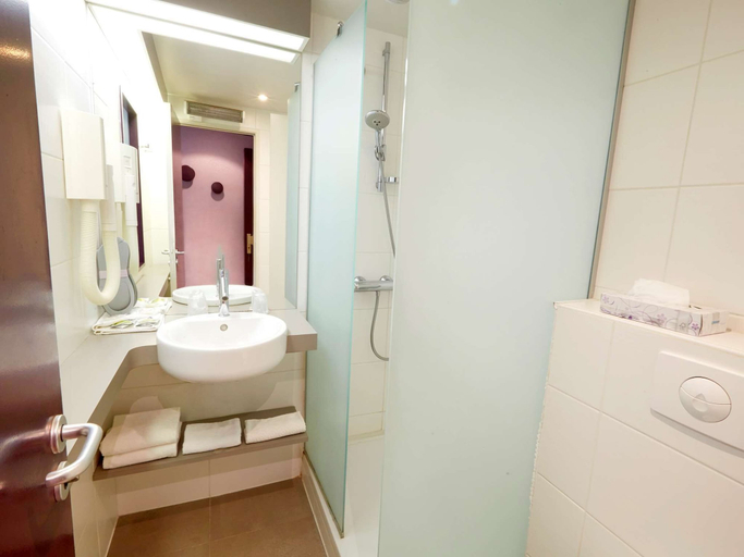 Bathroom 5, Kyriad - Deauville St Arnoult, Calvados