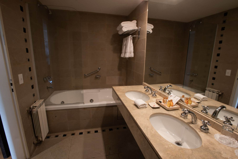 Bathroom 5, Cacique Inacayal, Bariloche