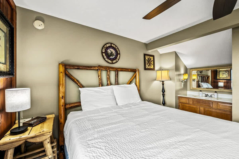 Room 4, Sleeps 4 Hot Tub Indoor Pool Mountain Views, Sevier