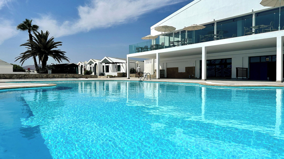 Pool 2, Caleta de Fuste Apartment- Sleeps4- Pool- Garden, Las Palmas