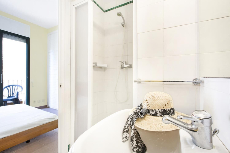 Room 5, Ana 1 in Llafranc With 3 Bedrooms and 2 Bathrooms, Girona