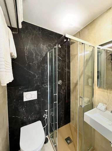 Bathroom 4, Cassia Collection, Rome