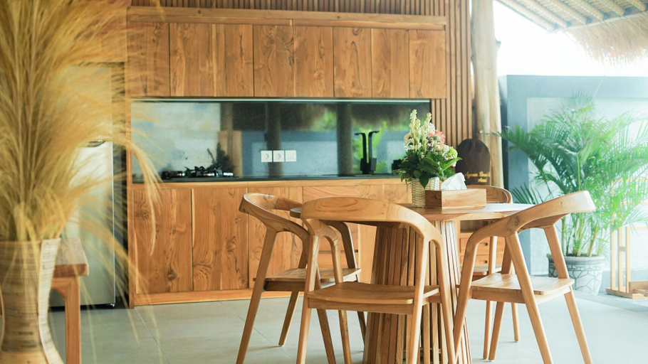 Dining Room 10