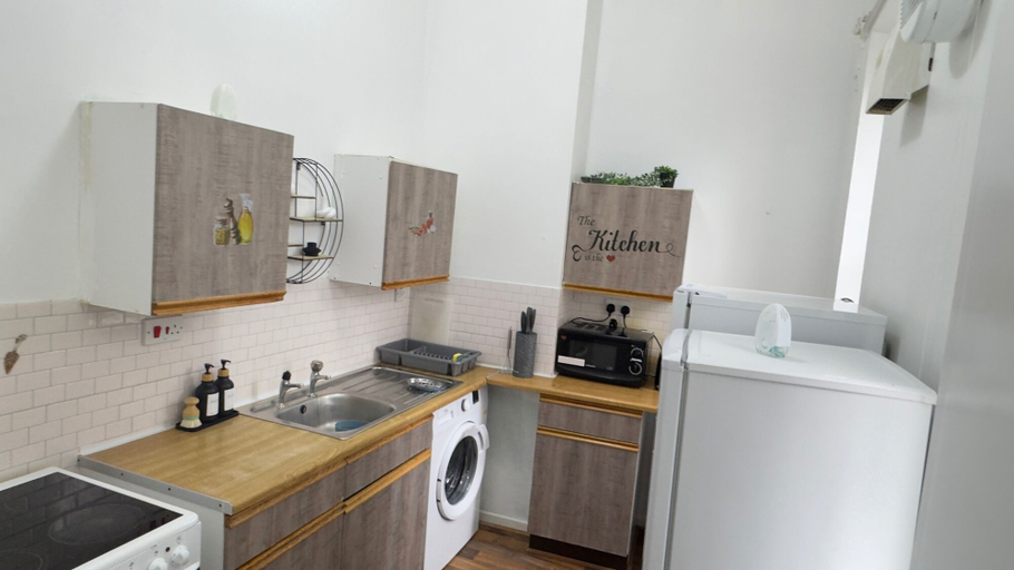 Private kitchen, Apartment Sleeps 6 With Ensuite, Birmingham