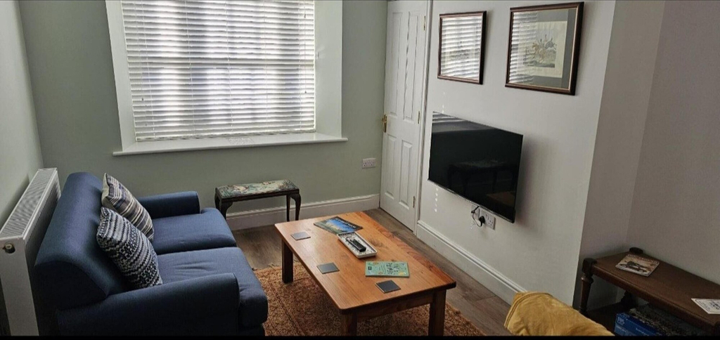 Living area 2, Stylish 2-bed House in Stamford Town Centre, Lincolnshire