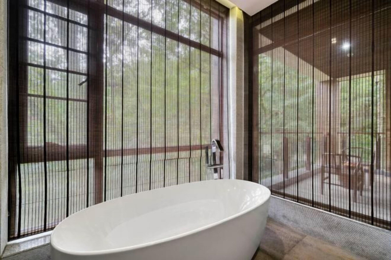 Bathroom 3, Emei Mountain Wannian Xueya Fang Hotel, Leshan
