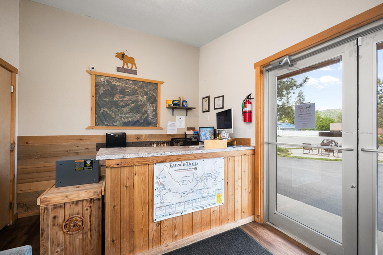 Public Area 2, Moose Inn, Kootenai