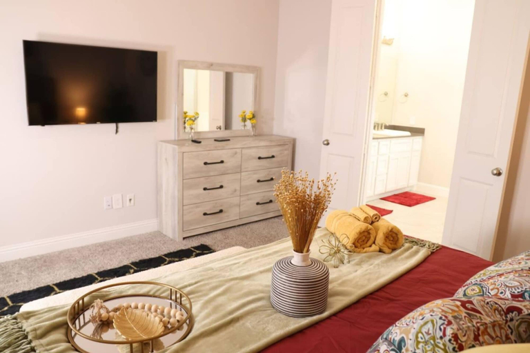 Room 2, Spacious Home w Putting Green -for Extended Stays, Rockwall