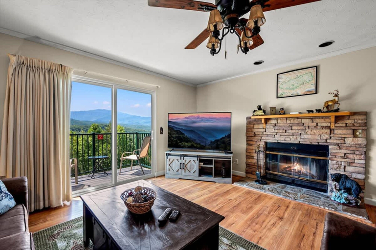Room 4, Sleeps 4 Mountains Views Indoor Pool Sauna, Sevier