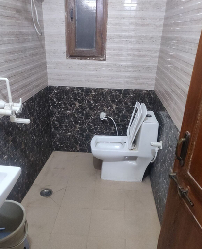 Bathroom 4, Giriraj kripa, Mathura