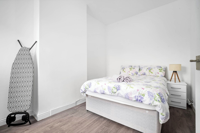 Room 5, Apartment 1 Bedroom,sleeps6,parking, Birmingham