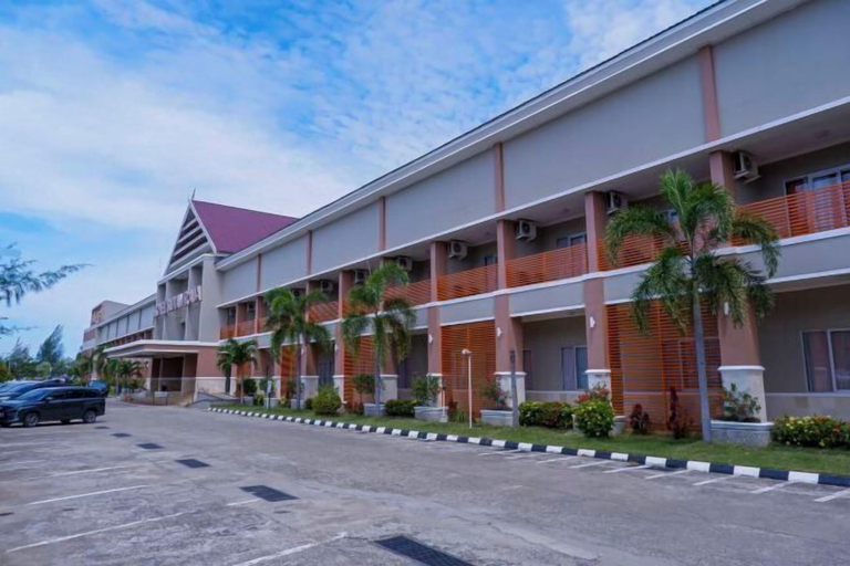 Exterior & Views 4, Sutan Raja Hotel Kolaka, Kolaka