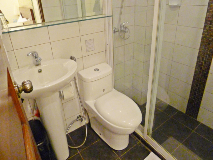 Bathroom 5, Ipil Suites Puerto Princesa, Puerto Princesa City