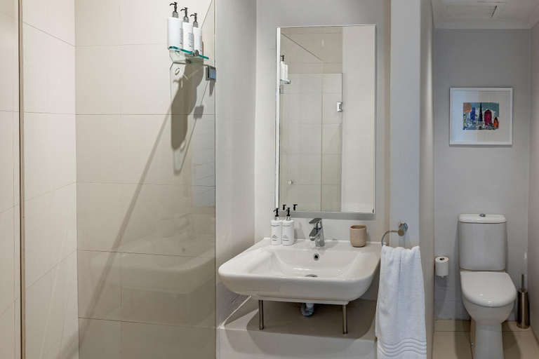 Room 3, Peaceful Apartment in Camps Bay Sapphire Tide Suite, City of Cape Town