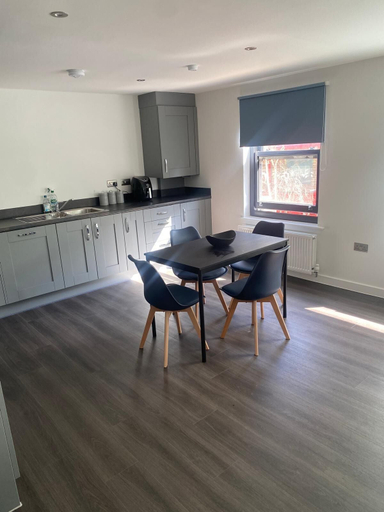 Others 3, Cozy City Apartment in Rainham, London