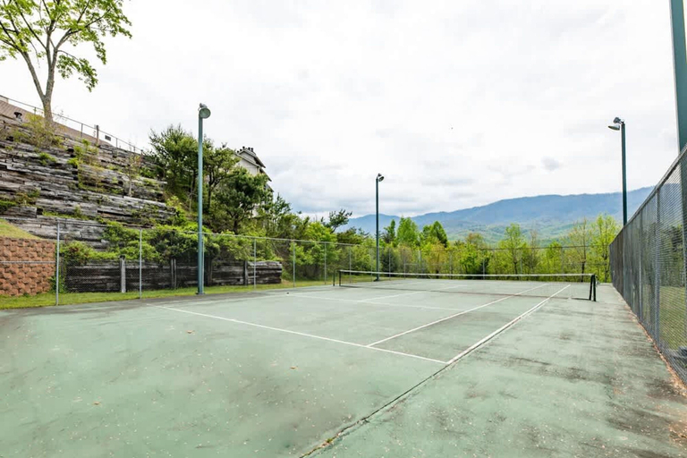 Room 4, Nature Views Pool Access Mountain Hideaway, Sevier