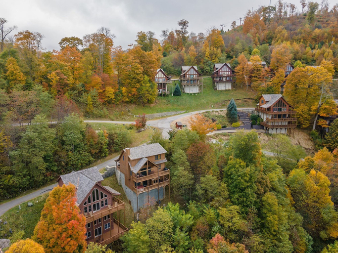 Room 5, Blue Ridge Mountain Cabin With Stunning Views, Madison