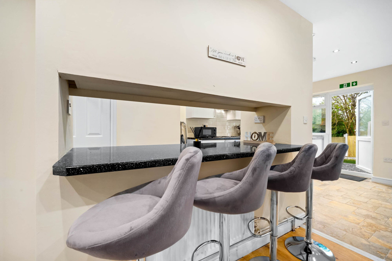 Interior 5, Harborne House 4 Bedroom Contractor Qe Hospital, Birmingham