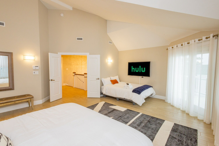 Room 3, Spacious 6BR Beach Home With Elevator Heated Pool - Ideal for Family Vacations, Atlantic