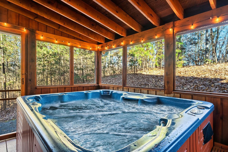 Room 3, Stunning Cabin w Hot Tub Pool Table Arcades, Sevier