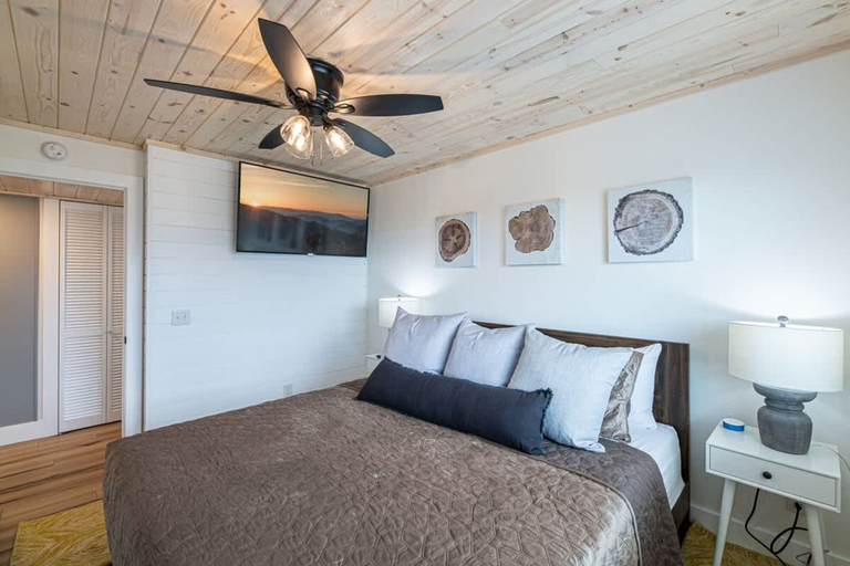 Room 4, Mountain Views Full Kitchen Indoor Pool Access, Sevier