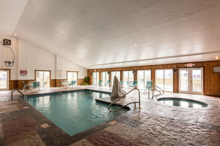 Room 4, Mountain Views Indoor Pool Access Sauna Access, Sevier