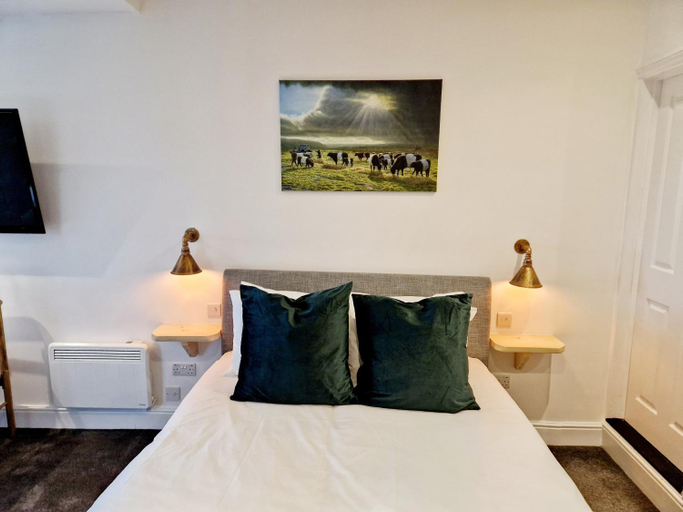 Bedroom 3, Wheal Tor Hotel & Glamping, Cornwall