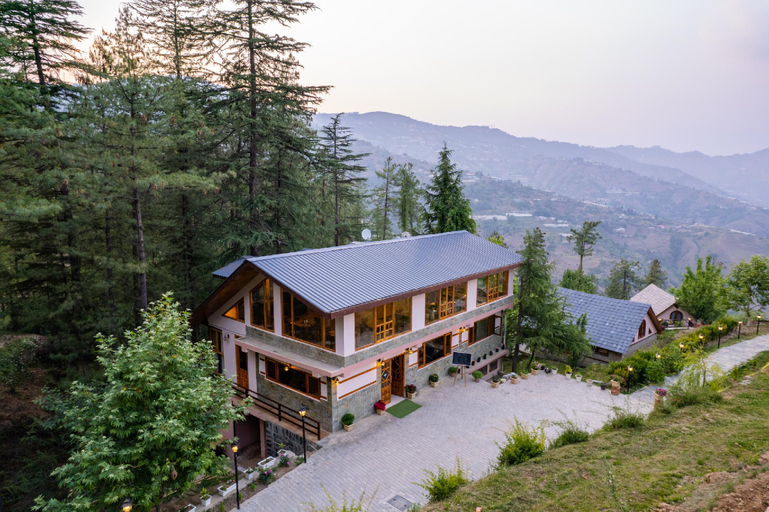 Exterior & Views