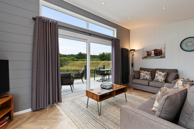 Room 4, The Duck Pond - Countryside Hot Tub, Pembrokeshire