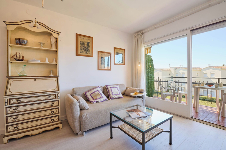 Room 3, Costa Brava X-3 in Calella de Palafrugell, Girona