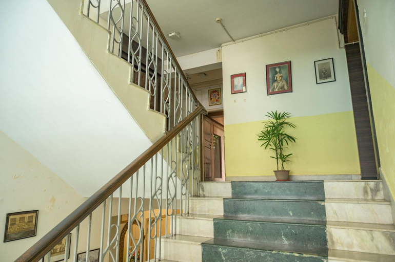 Others 4, hotel pallavi int., Kolkata