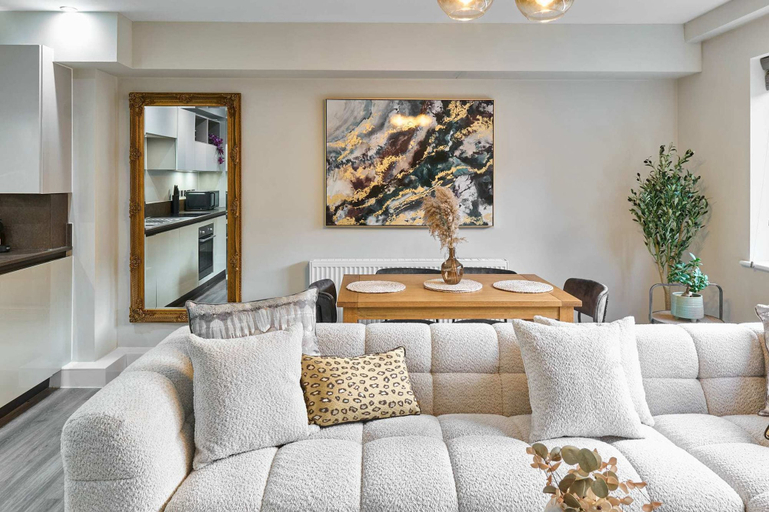 Room 2, Host Stay Chic Townhouse by the Docks, Sefton