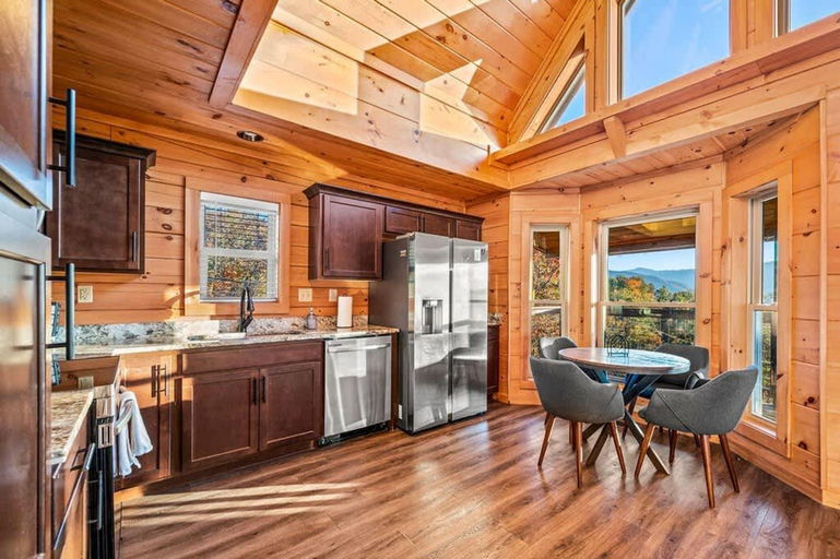 Room 3, Mountain Views Sauna Hot Tub Fire Pit, Sevier